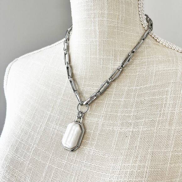 NEW Chico’s Mother of Pearl Pendant Necklace - Picture 4 of 6